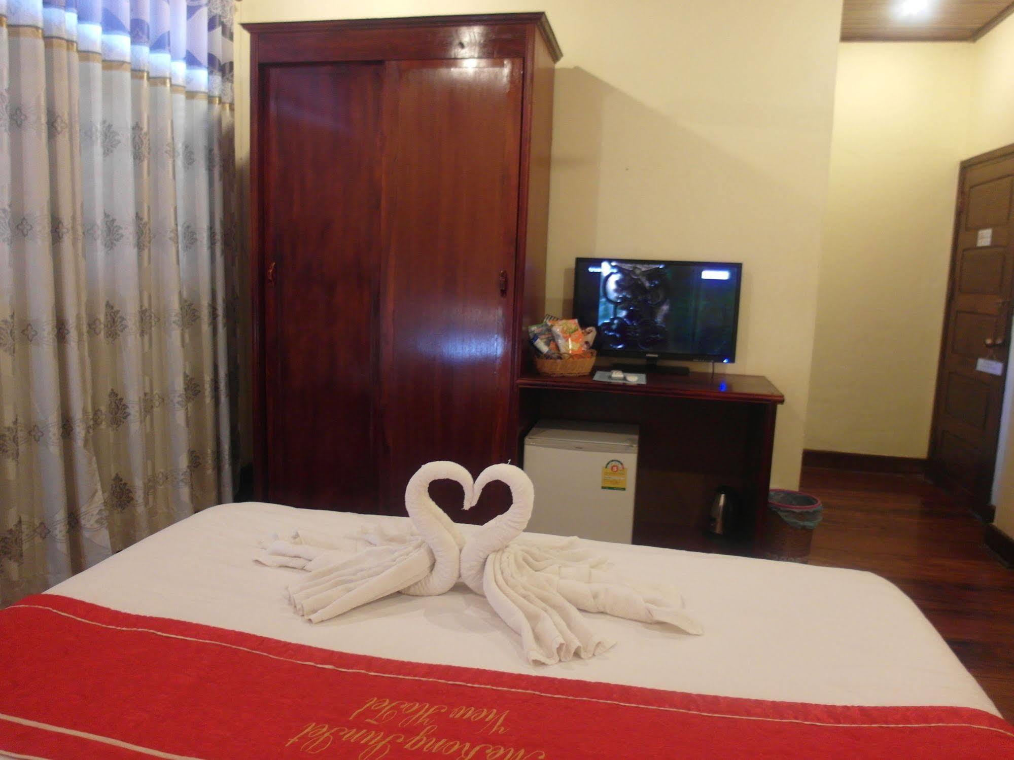 לואנג פרבאנג Mekong Sunset View Hotel מראה חיצוני תמונה